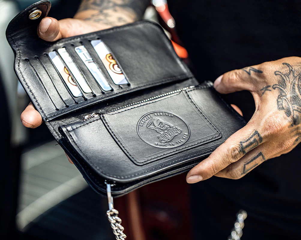 Patterned Chain Wallet - Black - Image 4